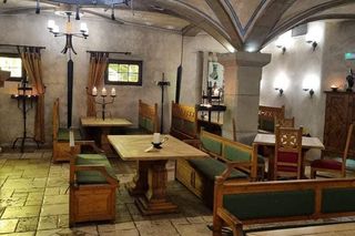 Warownia Pszczyńskich Rycerzy wystawiona na sprzedaż.