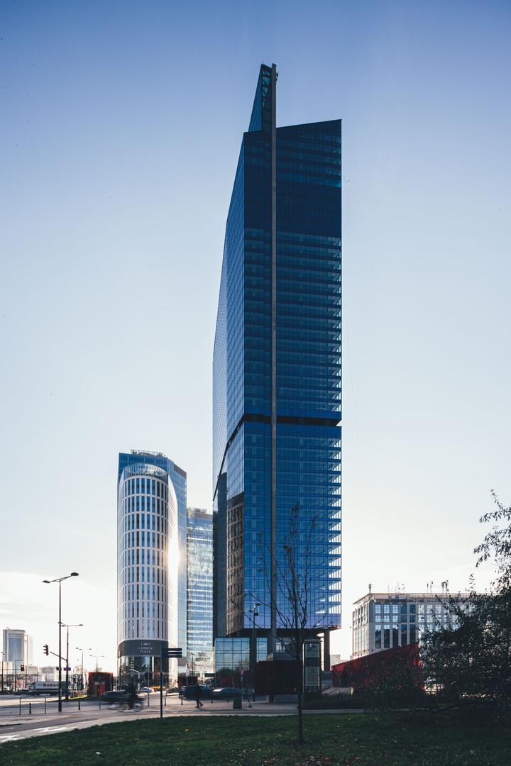 Skyliner w Warszawie: po wieżowcu oprowadza Michał Sadowski