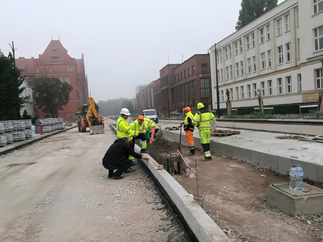 Piątek na placu budowy w centrum Torunia