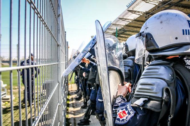 Tak policjanci przygotowują się do starć z pseudokibicami