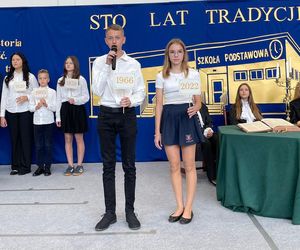 Pierwsza Dama uczciła z uczniami 100 lat od nadania imienia Stefana Batorego Szkole Podstawowej w Liwie