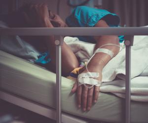 Nosiła martwy płód. Odsyłali ją z oddziału na oddział, w końcu zaproponowali absurdalny termin 