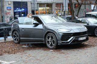 Ewa Chodakowska wsiada do Lamborghini Urus