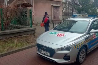 Dramatyczna akcja ratunkowa w Warszawie. Przebiegła na czerwonym błagając o pomoc dla matki