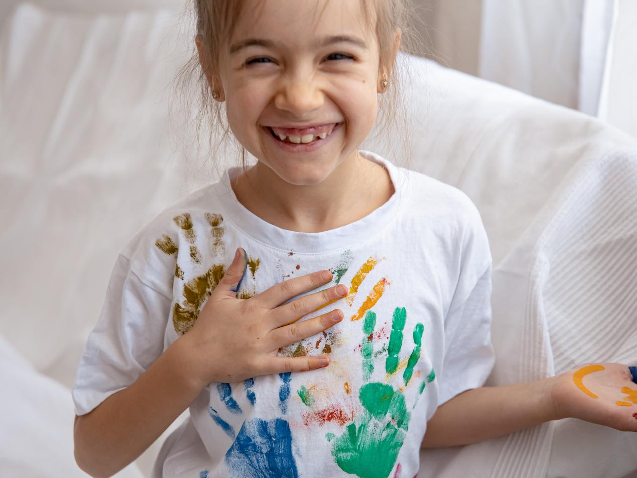 Jak pozbyć się plam z dziecięcych ubrań? Oto skuteczne sposoby!