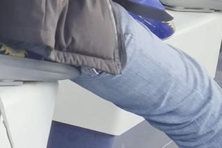 Oddał mocz w toruńskim tramwaju. Wszystko się nagrało