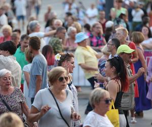 Potańcówka pod Teatrem Śląskim w Katowicach. Tłumy wręcz oszalały ZDJĘCIA