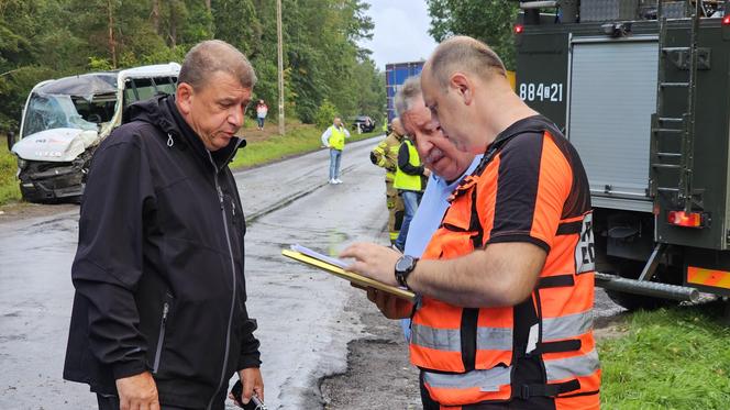 Wypadek w pobliżu Konotopu  - autobus z tirem 