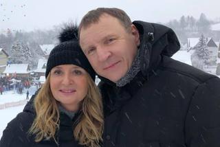 Żona prezesa TVP na nartach. Joanna Kurska wsiadła także na skuter [ZDJĘCIA]