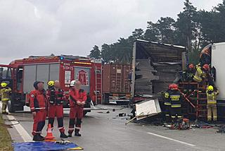 Potworny wypadek na A1 pod Radomskiem. 24-latka nie żyje. Zderzyły się cztery tiry [ZDJĘCIA]