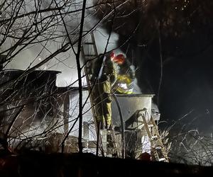 Tragiczny pożar domu na Mokotowie. Strażacy znaleźli zwłoki mężczyzny