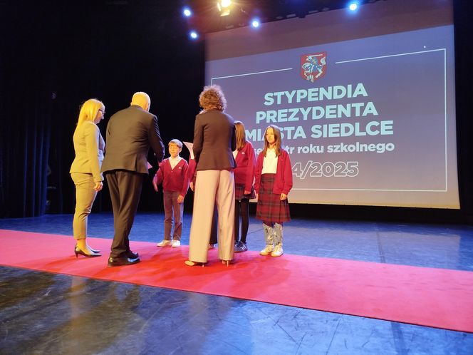 Blisko 700 najzdolniejszych siedleckich uczniów z nagrodami za dokonania w nauce!