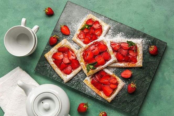 ciasto francuskie z ricottą i truskawkami