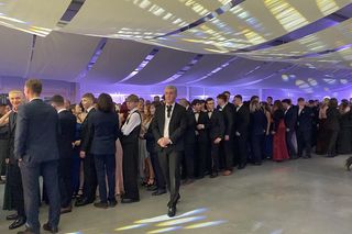 Zostało 85 dni do matury. Maturzyści z zielonogórskiej Budowlanki zatańczyli poloneza [zdjęcia]	