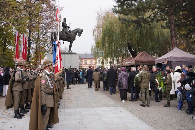  Uroczystości pod pomnikiem Józefa Piłsudskiego w Rzeszowie 