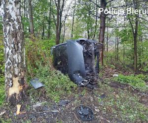 Bieruń: samochód wypadł z drogi i uderzył drzewo