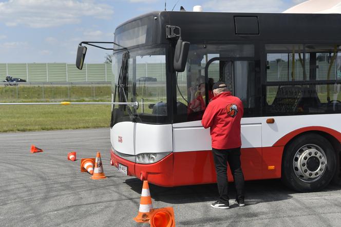 Autobusy w poślizgu! Kto tym razem okazał się najlepszym kierowcą autobusu? 