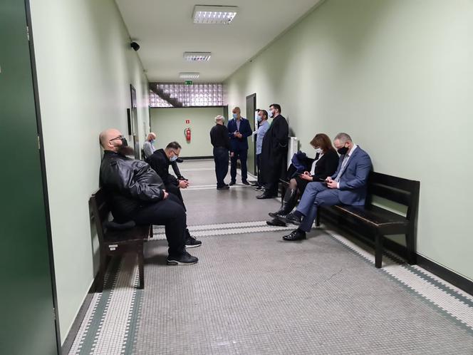 Zwolnieni ratownicy medyczni z Przemyśla przed sądem walczą o przywrócenie do pracy [ZDJĘCIA]