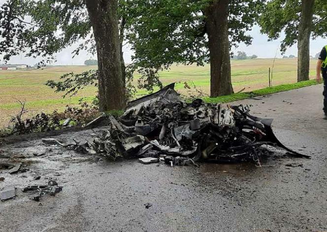Warmińsko-mazurskie: Dwie osoby spłonęły żywcem w porsche