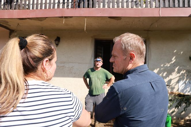 Tusk spotkał się z poszkodowanymi mieszkańcami