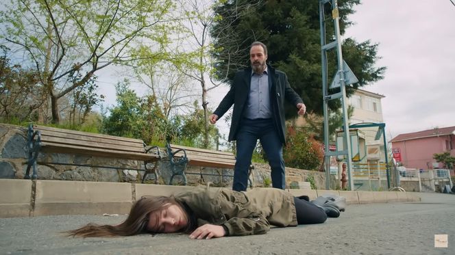 Dziewczyna w trakcie ucieczki ulegnie wypadkowi 