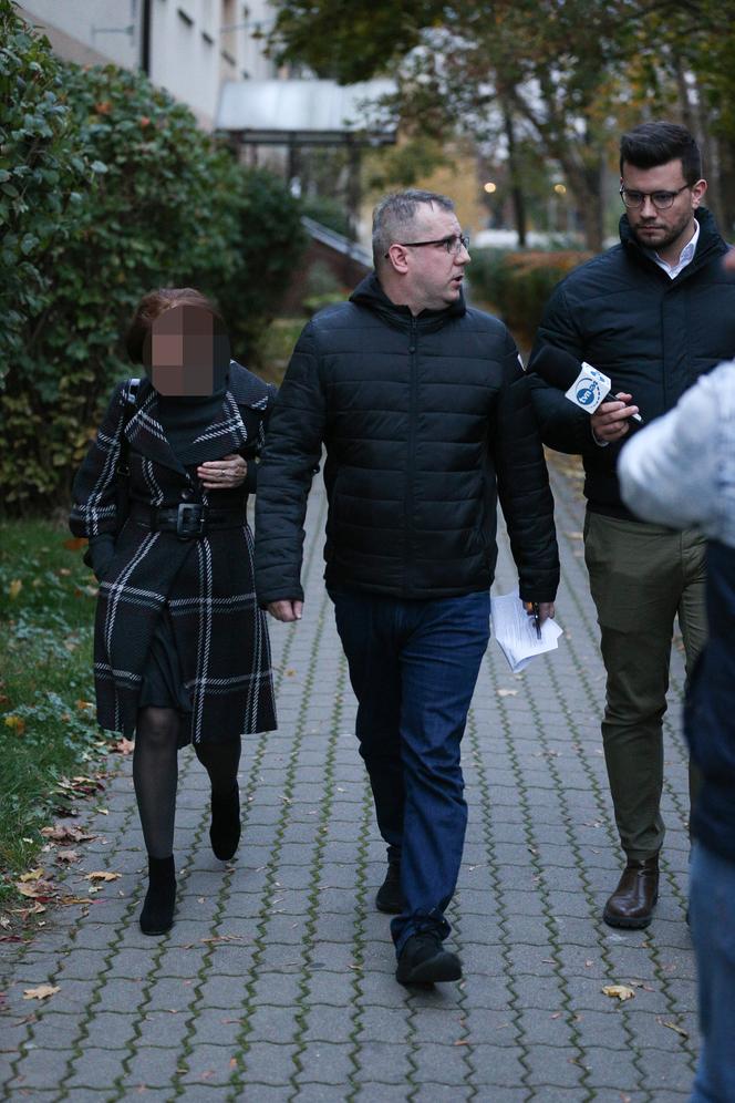 Przemysław Czarnecki opuszcza izbę wytrzeźwień