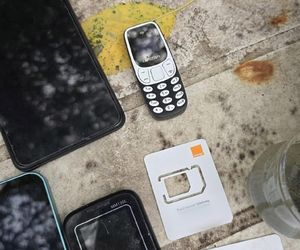 Nalot policji na ogródki działkowe. Zatrzymali 33-latka i jego żonę. 9-miesięcznę niemowlę wciągnięte w przestępczy proceder