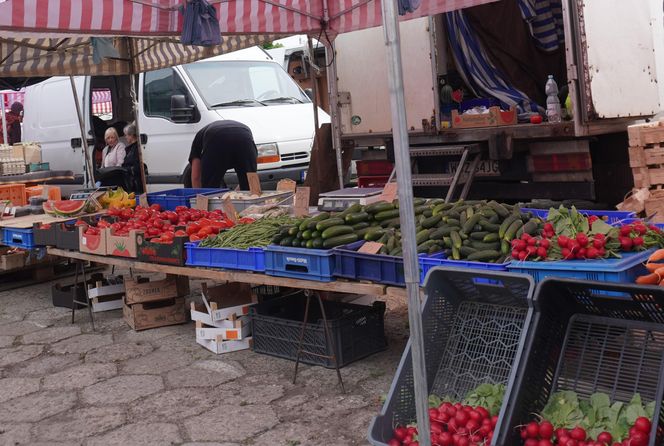 Ceny warzyw i owoców na targowisku w Skarżysku