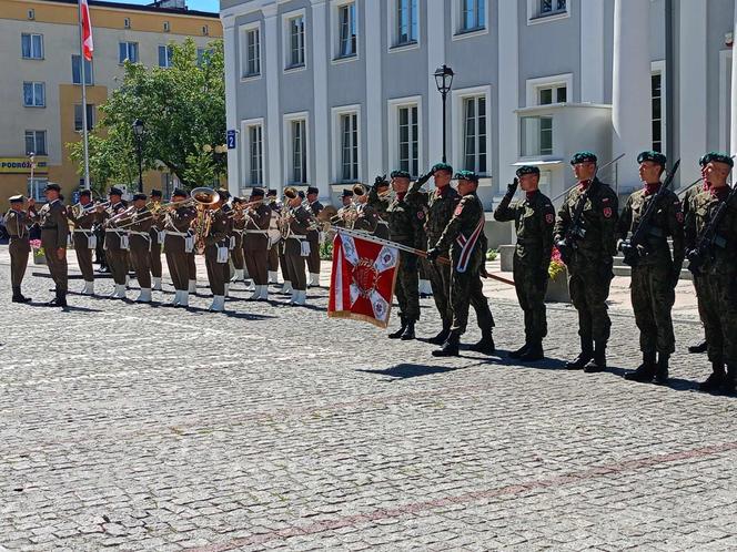 Na Skwerze Niepodległości w Siedlcach można było wysłuchać okolicznościowych przemówień i Apelu Pamięci Oręża Polskiego