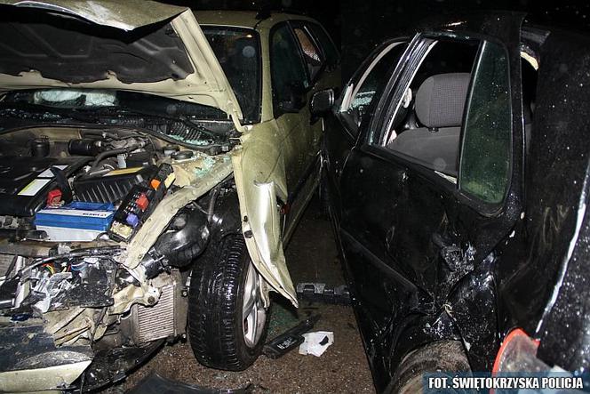 Wypadek w Suchedniowie. Policjanci w szoku. Golfem jechały dwie kozy