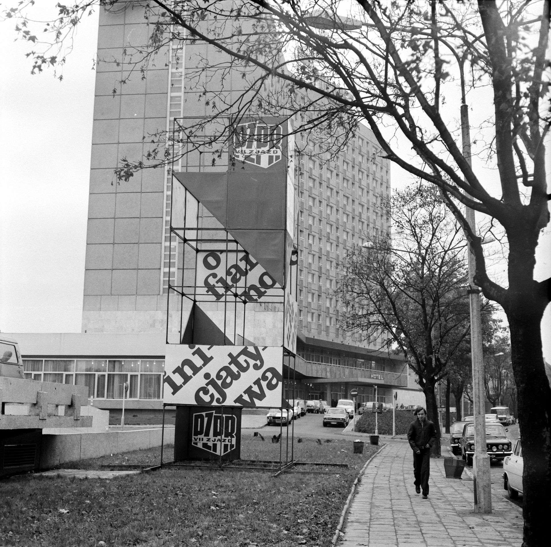 Wystawa "Hotel Twoich Snów. Architektura hotelowa wielkomiejskiej Polski doby Gierka"