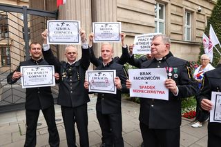 Protest ZNP przed Ministerstwem Edukacji