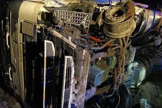 Śmiertelny wypadek na S10 w Toruniu. Tir zmiażdżył samochód. Jedna osoba nie żyje