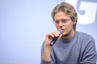 „Goście Łukasza Maciejewskiego”. Projekcja filmu „Doppelgänger. Sobowtór” i spotkanie z Jakubem Gierszałem