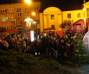 Ciężarówka Coca-cola w Białymstoku! Świąteczna atrakcja przyciągnęła tłumy mieszkańców na Rynek Kościuszki