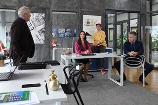 Pierwsza miłość, odcinek 3784: Karol Weksler (Karol Strasburger), Artur Kulczycki (Łukasz Płoszajski), Brian (Dominik Rybiałek), Olka (Klaudia Sokołowska)