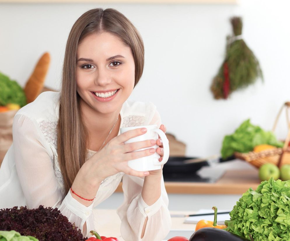 Masz problem z trawieniem i wzdęciami? Ten prosty napój oczyści jelita i odchudzi brzuch