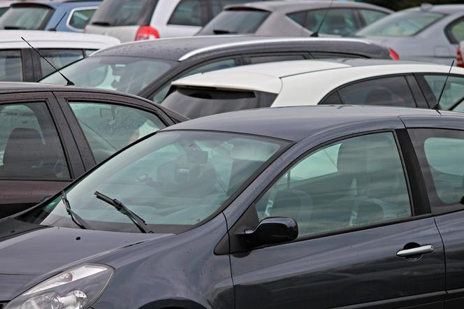 W grudniu zarejestrowano w Polsce o ponad 2 proc. mniej nowych aut niż rok wcześniej [RAPORT]