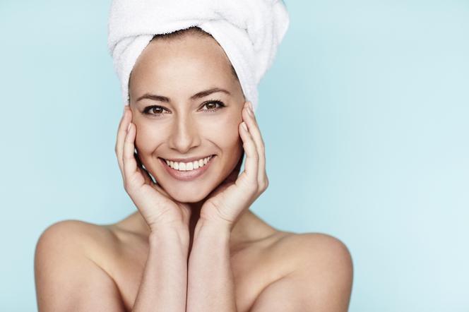 Naturalny demakijaż twarzy - domowe sposoby na zmywanie makijażu