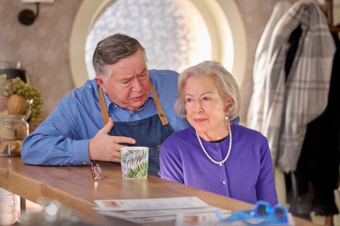 Na Wspólnej, odc. 3999. Maria (Bożena Dykiel), Włodek (Mieczysław Hryniewicz)