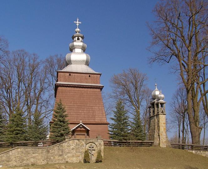 To jedna z najpiękniejszych małopolskich wsi. Według legendy mieszkały w niej czarownice