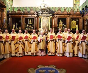 Abp Marek Jędraszewski wyświęcił nowych księży. Chętnych więcej niż rok temu