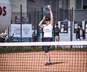 Fundacja Widzimy Inaczej organizuje zajęcia z tenisa dla niewidomych. Czym Blind Tennis różni się od zwykłego tenisa? 