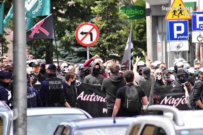 Katowice: Policjanci wśród nacjonalistów. Tajemnicza akcja służb na marszu! 
