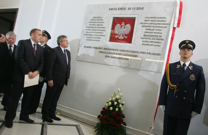 W Sejmie odsłonięto tablicę upamiętniającą 18 parlamentarzystów