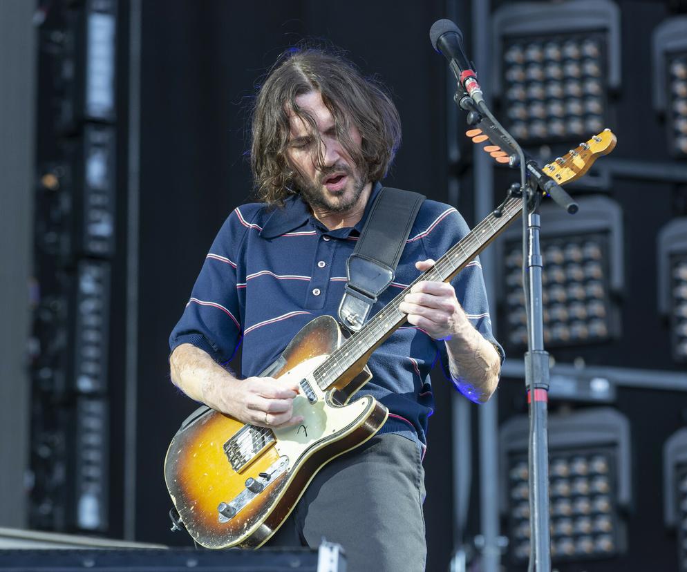  17-letni John Frusciante niczym wirtuoz gitary! W sieci dostępne jest wczesne nagranie z muzykiem w roli głównej!