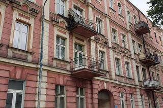 Tragedia w Sosnowcu. Nie żyje kobieta, która spadła z balkonem. Zmarła na stole operacyjnym