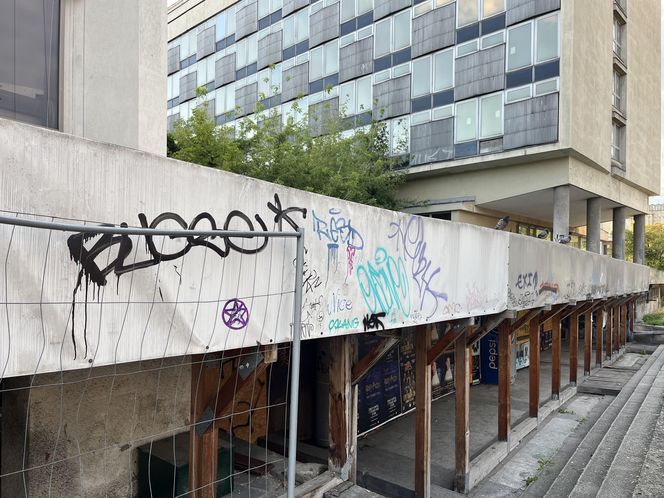 Taras między Hotelem Cracovia i Kinem Kijów. Czy nadaje się jeszcze do remontu?