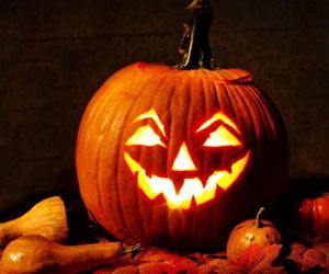 Jak szybko wyciąć dynie na Halloween? Ten sposób jest nie tylko banalny, ale także oryginalny!