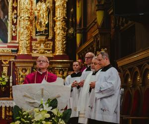 Kanoniczne objęcie diecezji sosnowieckiej przez bp. Artura Ważnego. Dał się poznać jako odważny